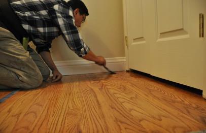 Master Hardwood Refinisher Applying Finish